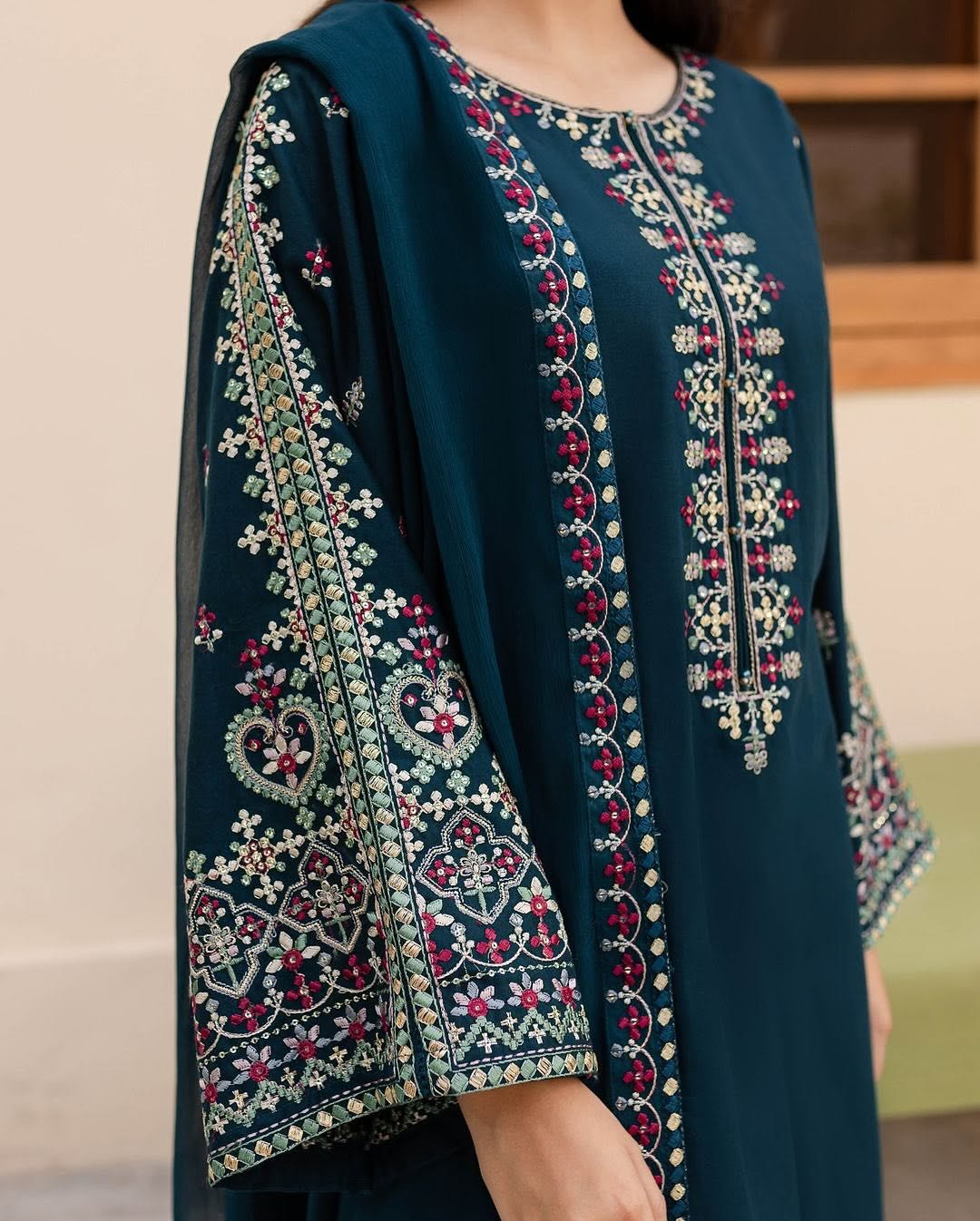Decent Zinc Embroidered 3Pc